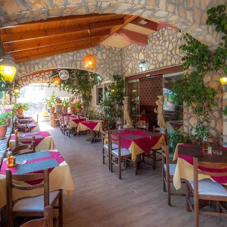 Delphi Aparthotel